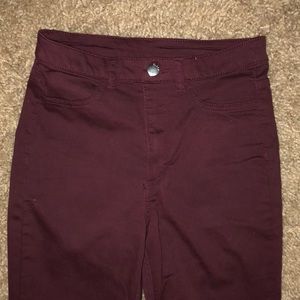 NEVER WORN H&M burgundy skinny jeans